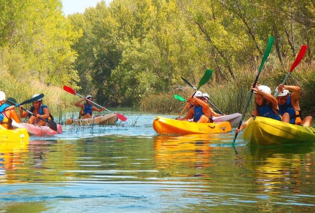  Paddling together through the Jucar 